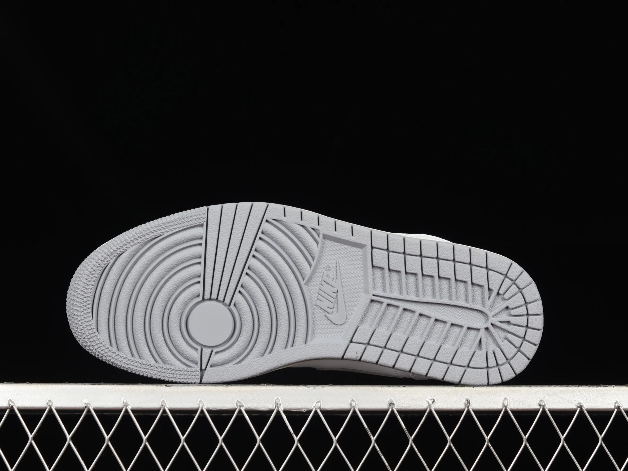 All categories Air Jordan Jordan series basketball shoes Air Jordan 1 Mid Air Jordan 1 Mid "Vintage Grey" AJ1 Joe 1 white gray first year China basketball shoes 554724-135